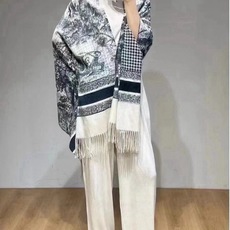 品名:【DIOR 迪奥动物元素流苏长巾】 尺寸:70✖️200CM 材质:100%山羊绒 爆款,专柜最新款式 双面羊绒 品名:【DIOR 迪奥动物元素流苏长巾】 尺寸:70✖️200CM 材质:100%山羊绒 爆款,专柜最新款式 双面羊绒