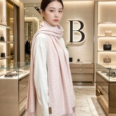 Burberry巴宝莉 围巾🧣难得的高端款!家属福利!非常正的男士围巾~面料大爱,非常柔软细腻舒服,轻度水波纹!大气简约 Burberry巴宝莉 围巾🧣难得的高端款!家属福利!非常正的男士围巾~面料大爱,非常柔软细腻舒服,轻度水波纹!大气简约