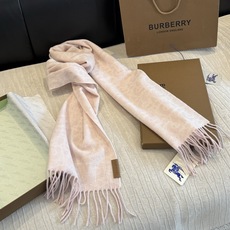 Burberry巴宝莉 围巾🧣难得的高端款!家属福利!非常正的男士围巾~面料大爱,非常柔软细腻舒服,轻度水波纹!大气简约 Burberry巴宝莉 围巾🧣难得的高端款!家属福利!非常正的男士围巾~面料大爱,非常柔软细腻舒服,轻度水波纹!大气简约
