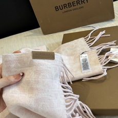 Burberry巴宝莉 围巾🧣难得的高端款!家属福利!非常正的男士围巾~面料大爱,非常柔软细腻舒服,轻度水波纹!大气简约 Burberry巴宝莉 围巾🧣难得的高端款!家属福利!非常正的男士围巾~面料大爱,非常柔软细腻舒服,轻度水波纹!大气简约