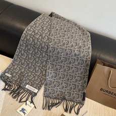 Burberry巴宝莉 围巾🧣难得的高端款!家属福利!非常正的男士围巾~面料大爱,非常柔软细腻舒服,轻度水波纹!大气简约 Burberry巴宝莉 围巾🧣难得的高端款!家属福利!非常正的男士围巾~面料大爱,非常柔软细腻舒服,轻度水波纹!大气简约