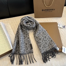 Burberry巴宝莉 围巾🧣难得的高端款!家属福利!非常正的男士围巾~面料大爱,非常柔软细腻舒服,轻度水波纹!大气简约 Burberry巴宝莉 围巾🧣难得的高端款!家属福利!非常正的男士围巾~面料大爱,非常柔软细腻舒服,轻度水波纹!大气简约