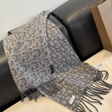 Burberry巴宝莉 围巾🧣难得的高端款!家属福利!非常正的男士围巾~面料大爱,非常柔软细腻舒服,轻度水波纹!大气简约 Burberry巴宝莉 围巾🧣难得的高端款!家属福利!非常正的男士围巾~面料大爱,非常柔软细腻舒服,轻度水波纹!大气简约