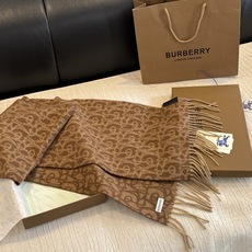 Burberry巴宝莉 围巾🧣难得的高端款!家属福利!非常正的男士围巾~面料大爱,非常柔软细腻舒服,轻度水波纹!大气简约 Burberry巴宝莉 围巾🧣难得的高端款!家属福利!非常正的男士围巾~面料大爱,非常柔软细腻舒服,轻度水波纹!大气简约