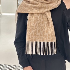 Burberry巴宝莉 围巾🧣难得的高端款!家属福利!非常正的男士围巾~面料大爱,非常柔软细腻舒服,轻度水波纹!大气简约 Burberry巴宝莉 围巾🧣难得的高端款!家属福利!非常正的男士围巾~面料大爱,非常柔软细腻舒服,轻度水波纹!大气简约