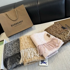 Burberry巴宝莉 围巾🧣难得的高端款!家属福利!非常正的男士围巾~面料大爱,非常柔软细腻舒服,轻度水波纹!大气简约 Burberry巴宝莉 围巾🧣难得的高端款!家属福利!非常正的男士围巾~面料大爱,非常柔软细腻舒服,轻度水波纹!大气简约