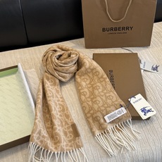 Burberry巴宝莉 围巾🧣难得的高端款!家属福利!非常正的男士围巾~面料大爱,非常柔软细腻舒服,轻度水波纹!大气简约 Burberry巴宝莉 围巾🧣难得的高端款!家属福利!非常正的男士围巾~面料大爱,非常柔软细腻舒服,轻度水波纹!大气简约