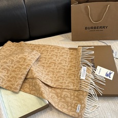 Burberry巴宝莉 围巾🧣难得的高端款!家属福利!非常正的男士围巾~面料大爱,非常柔软细腻舒服,轻度水波纹!大气简约 Burberry巴宝莉 围巾🧣难得的高端款!家属福利!非常正的男士围巾~面料大爱,非常柔软细腻舒服,轻度水波纹!大气简约
