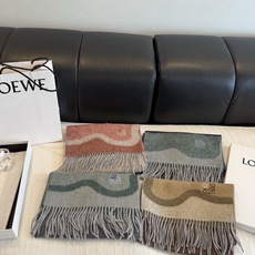上新!Loewe · 罗意威️难得一见的温柔配色,低调又不失优雅❗️】重点推荐❗️双面配色,一条围巾两种风格搭配,高级舒 上新!Loewe · 罗意威️难得一见的温柔配色,低调又不失优雅❗️】重点推荐❗️双面配色,一条围巾两种风格搭配,高级舒