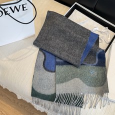 上新!Loewe · 罗意威️难得一见的温柔配色,低调又不失优雅❗️】重点推荐❗️双面配色,一条围巾两种风格搭配,高级舒 上新!Loewe · 罗意威️难得一见的温柔配色,低调又不失优雅❗️】重点推荐❗️双面配色,一条围巾两种风格搭配,高级舒
