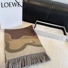 上新!Loewe · 罗意威️难得一见的温柔配色,低调又不失优雅❗️】重点推荐❗️双面配色,一条围巾两种风格搭配,高级舒 上新!Loewe · 罗意威️难得一见的温柔配色,低调又不失优雅❗️】重点推荐❗️双面配色,一条围巾两种风格搭配,高级舒
