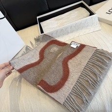 上新!Loewe · 罗意威️难得一见的温柔配色,低调又不失优雅❗️】重点推荐❗️双面配色,一条围巾两种风格搭配,高级舒 上新!Loewe · 罗意威️难得一见的温柔配色,低调又不失优雅❗️】重点推荐❗️双面配色,一条围巾两种风格搭配,高级舒