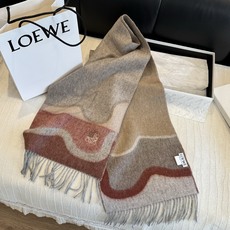 上新!Loewe · 罗意威️难得一见的温柔配色,低调又不失优雅❗️】重点推荐❗️双面配色,一条围巾两种风格搭配,高级舒 上新!Loewe · 罗意威️难得一见的温柔配色,低调又不失优雅❗️】重点推荐❗️双面配色,一条围巾两种风格搭配,高级舒