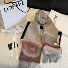 上新!Loewe · 罗意威️难得一见的温柔配色,低调又不失优雅❗️】重点推荐❗️双面配色,一条围巾两种风格搭配,高级舒 上新!Loewe · 罗意威️难得一见的温柔配色,低调又不失优雅❗️】重点推荐❗️双面配色,一条围巾两种风格搭配,高级舒