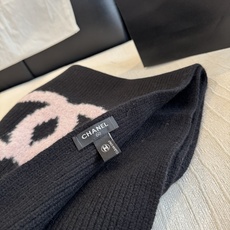 重磅推荐❗️CHA · 香奈儿秋冬新品 · 羊绒围巾❗️臻选上乘的山羊绒纤维,耗时耗力,再以清泉水浸泡涤荡,使羊绒纤维呈 重磅推荐❗️CHA · 香奈儿秋冬新品 · 羊绒围巾❗️臻选上乘的山羊绒纤维,耗时耗力,再以清泉水浸泡涤荡,使羊绒纤维呈