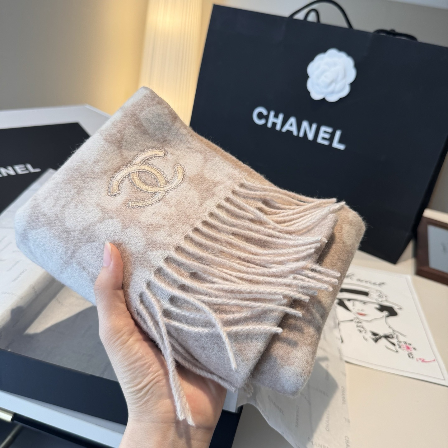 🆕 【CHANEL·香奈儿 】喜欢有颜值，高质量的亲可入手，名媛单品，无论怎么搭配都是满满的气质感，100%极品山羊绒水