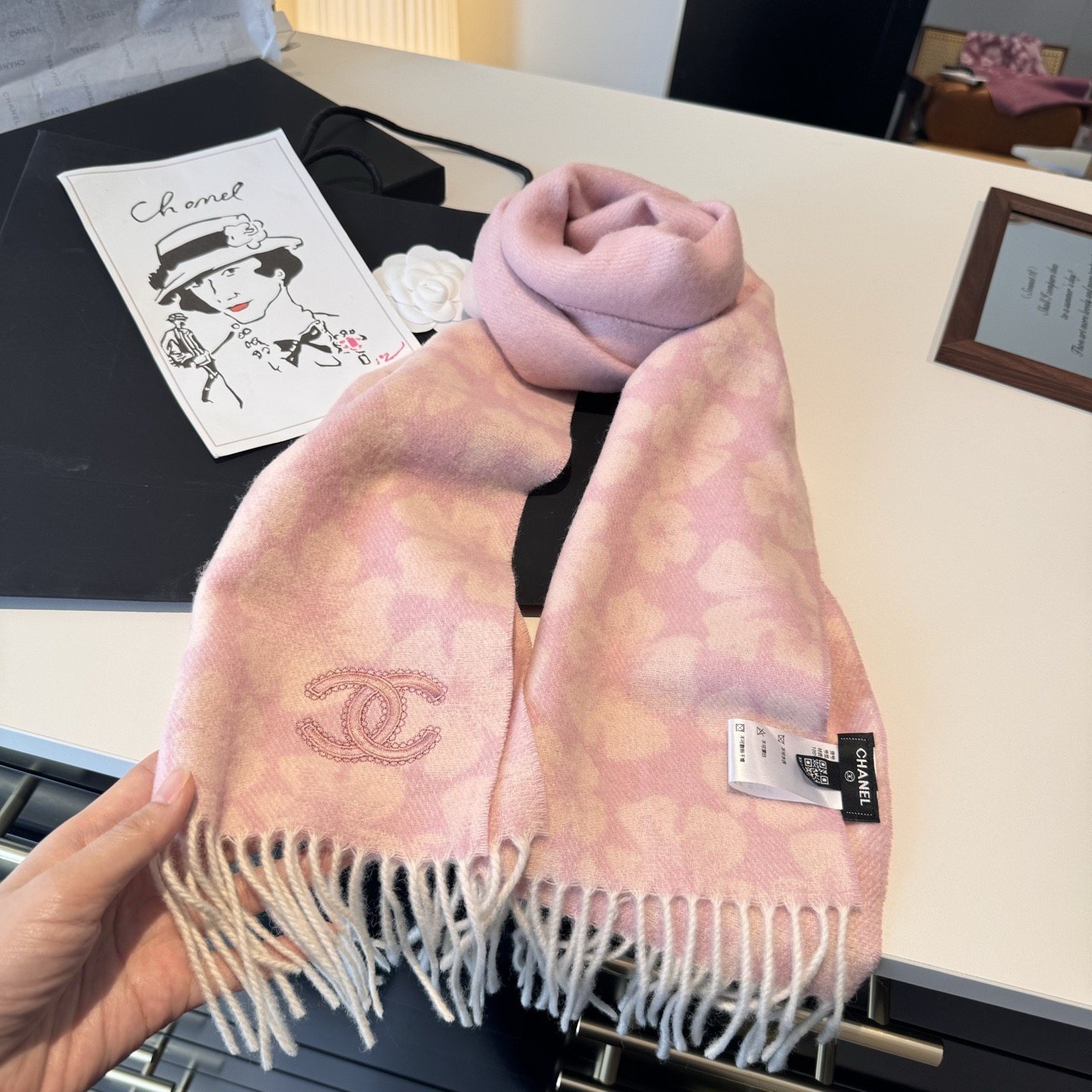 🆕 【CHANEL·香奈儿 】喜欢有颜值，高质量的亲可入手，名媛单品，无论怎么搭配都是满满的气质感，100%极品山羊绒水