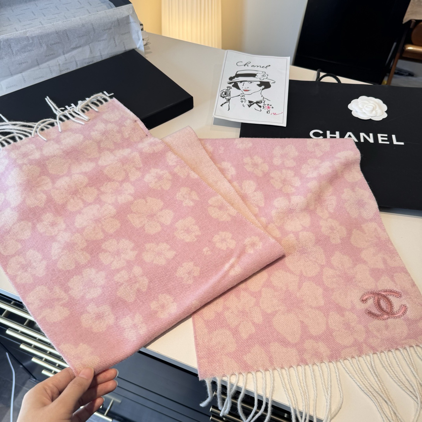 🆕 【CHANEL·香奈儿 】喜欢有颜值，高质量的亲可入手，名媛单品，无论怎么搭配都是满满的气质感，100%极品山羊绒水