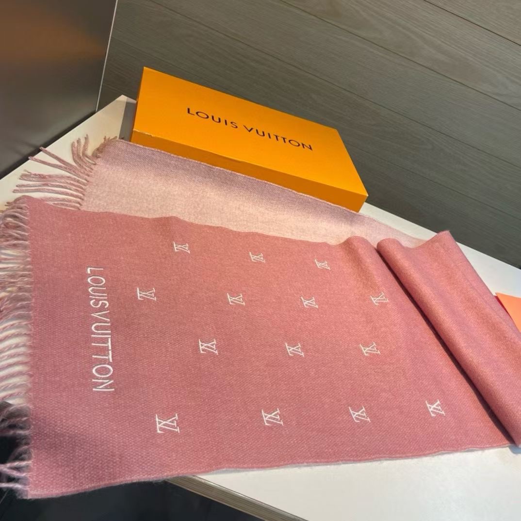 Louis Vuitton 渠道独家特供大驴专柜款满天星当季双面热款女羔绒两用围巾 ◎特点:渠道独家特供的大驴 专柜当季