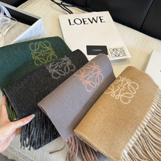 罗意威(LOEWE)双面双色围巾,饰有品牌标志性Anagram提花💚双面双色设计,正反两面均可使用,搭配选择多样。流苏自 罗意威(LOEWE)双面双色围巾,饰有品牌标志性Anagram提花💚双面双色设计,正反两面均可使用,搭配选择多样。流苏自
