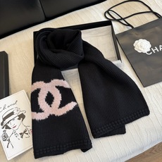重磅推荐❗️CHA · 香奈儿秋冬新品 · 羊绒围巾❗️臻选上乘的山羊绒纤维,耗时耗力,再以清泉水浸泡涤荡,使羊绒纤维呈 重磅推荐❗️CHA · 香奈儿秋冬新品 · 羊绒围巾❗️臻选上乘的山羊绒纤维,耗时耗力,再以清泉水浸泡涤荡,使羊绒纤维呈