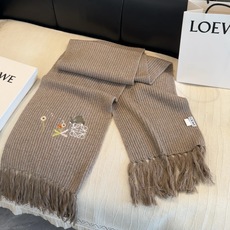 Loewe✖️Sunafujita联名款 小兔花卉刺绣流苏 原单!重磅推荐!新款针织围巾!低调的奢侈感。极品柔美精英高手 Loewe✖️Sunafujita联名款 小兔花卉刺绣流苏 原单!重磅推荐!新款针织围巾!低调的奢侈感。极品柔美精英高手