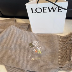 Loewe✖️Sunafujita联名款 小兔花卉刺绣流苏 原单!重磅推荐!新款针织围巾!低调的奢侈感。极品柔美精英高手 Loewe✖️Sunafujita联名款 小兔花卉刺绣流苏 原单!重磅推荐!新款针织围巾!低调的奢侈感。极品柔美精英高手