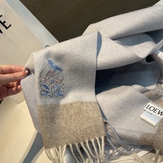 上新!Loewe · 罗意威️难得一见的温柔配色,低调又不失优雅❗️】重点推荐❗️双面配色,一条围巾两种风格搭配,高级舒 上新!Loewe · 罗意威️难得一见的温柔配色,低调又不失优雅❗️】重点推荐❗️双面配色,一条围巾两种风格搭配,高级舒