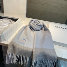 上新!Loewe · 罗意威️难得一见的温柔配色,低调又不失优雅❗️】重点推荐❗️双面配色,一条围巾两种风格搭配,高级舒 上新!Loewe · 罗意威️难得一见的温柔配色,低调又不失优雅❗️】重点推荐❗️双面配色,一条围巾两种风格搭配,高级舒