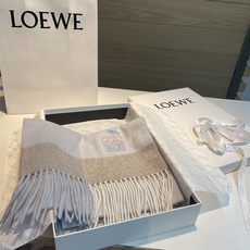 上新!Loewe · 罗意威️难得一见的温柔配色,低调又不失优雅❗️】重点推荐❗️双面配色,一条围巾两种风格搭配,高级舒 上新!Loewe · 罗意威️难得一见的温柔配色,低调又不失优雅❗️】重点推荐❗️双面配色,一条围巾两种风格搭配,高级舒