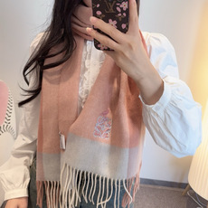 上新!Loewe · 罗意威️难得一见的温柔配色,低调又不失优雅❗️】重点推荐❗️双面配色,一条围巾两种风格搭配,高级舒 上新!Loewe · 罗意威️难得一见的温柔配色,低调又不失优雅❗️】重点推荐❗️双面配色,一条围巾两种风格搭配,高级舒
