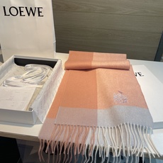上新!Loewe · 罗意威️难得一见的温柔配色,低调又不失优雅❗️】重点推荐❗️双面配色,一条围巾两种风格搭配,高级舒 上新!Loewe · 罗意威️难得一见的温柔配色,低调又不失优雅❗️】重点推荐❗️双面配色,一条围巾两种风格搭配,高级舒