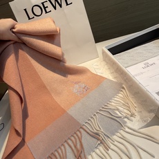 上新!Loewe · 罗意威️难得一见的温柔配色,低调又不失优雅❗️】重点推荐❗️双面配色,一条围巾两种风格搭配,高级舒 上新!Loewe · 罗意威️难得一见的温柔配色,低调又不失优雅❗️】重点推荐❗️双面配色,一条围巾两种风格搭配,高级舒