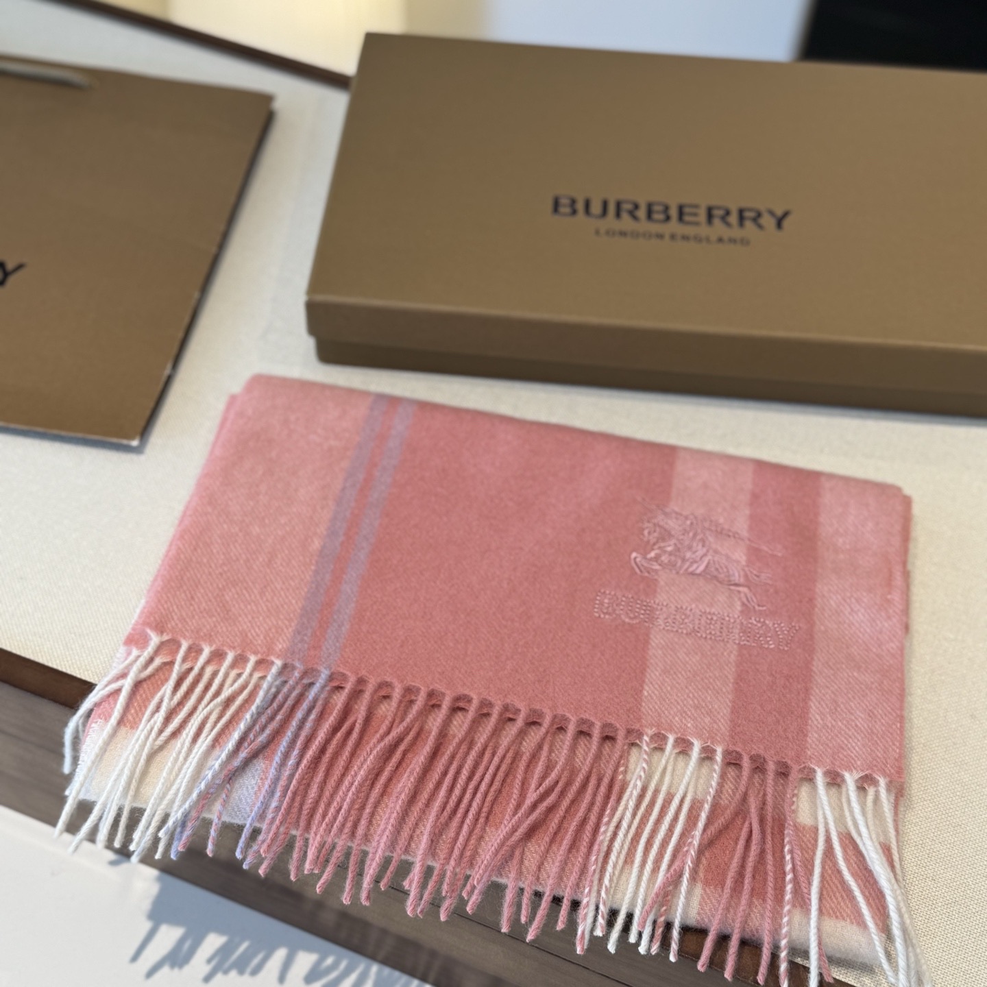 ✨✨Burberry · 巴宝莉双面围巾❗好看的要疯掉了，太有型太有魅力了❗❗非常斯文时尚的秋冬单品！真的很喜欢，非常C