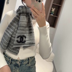 超级保暖Chanel秋冬新款!!!我能保证的是上身一定会喜欢,老友闭眼入。欢喜!!!搭配一切,HOLD住一切,一披,拽得 超级保暖Chanel秋冬新款!!!我能保证的是上身一定会喜欢,老友闭眼入。欢喜!!!搭配一切,HOLD住一切,一披,拽得