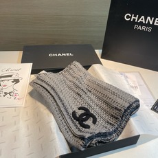 超级保暖Chanel秋冬新款!!!我能保证的是上身一定会喜欢,老友闭眼入。欢喜!!!搭配一切,HOLD住一切,一披,拽得 超级保暖Chanel秋冬新款!!!我能保证的是上身一定会喜欢,老友闭眼入。欢喜!!!搭配一切,HOLD住一切,一披,拽得