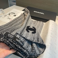 超级保暖Chanel秋冬新款!!!我能保证的是上身一定会喜欢,老友闭眼入。欢喜!!!搭配一切,HOLD住一切,一披,拽得 超级保暖Chanel秋冬新款!!!我能保证的是上身一定会喜欢,老友闭眼入。欢喜!!!搭配一切,HOLD住一切,一披,拽得