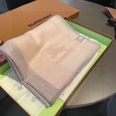 巴宝莉Burberry 经典专柜款、专柜同步 超薄羊绒格子披肩现货秒发 衣柜必备经典款VIP推荐!!!早秋经典巴格羊 巴宝莉Burberry 经典专柜款、专柜同步 超薄羊绒格子披肩现货秒发 衣柜必备经典款VIP推荐!!!早秋经典巴格羊