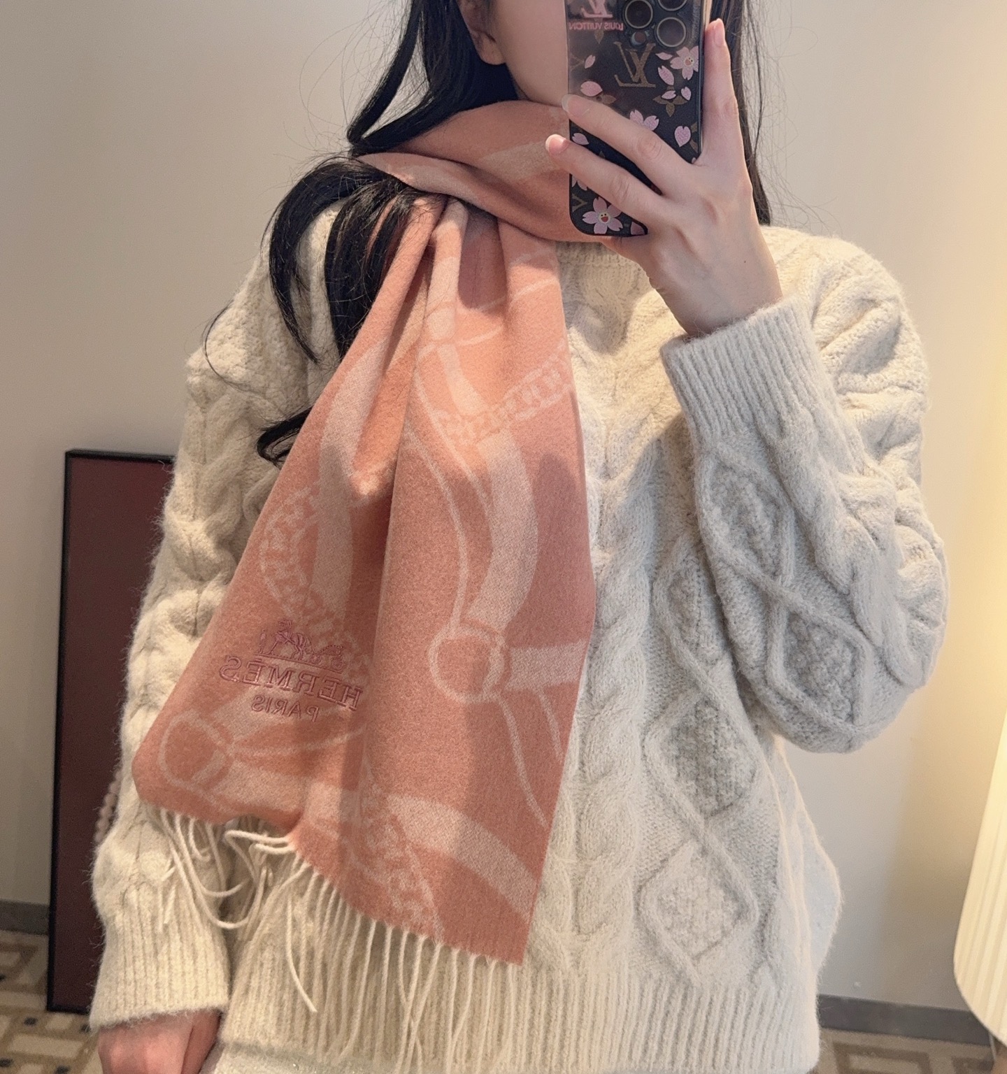 ✨✨爱马仕围巾❗好看的要疯掉了，太有型太有魅力了❗❗非常斯文时尚的秋冬单品！真的很喜欢，非常Classical的男款设计