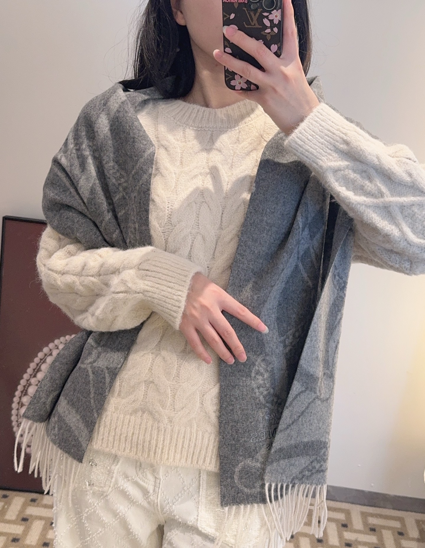 ✨✨爱马仕围巾❗好看的要疯掉了，太有型太有魅力了❗❗非常斯文时尚的秋冬单品！真的很喜欢，非常Classical的男款设计