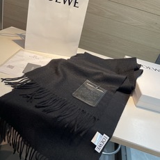上新!Loewe · 罗意威️难得一见的温柔配色,低调又不失优雅❗️】重点推荐❗️双面配色,一条围巾两种风格搭配,高级舒 上新!Loewe · 罗意威️难得一见的温柔配色,低调又不失优雅❗️】重点推荐❗️双面配色,一条围巾两种风格搭配,高级舒