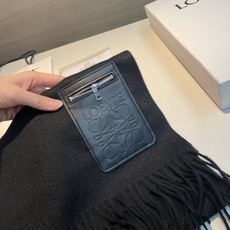 上新!Loewe · 罗意威️难得一见的温柔配色,低调又不失优雅❗️】重点推荐❗️双面配色,一条围巾两种风格搭配,高级舒 上新!Loewe · 罗意威️难得一见的温柔配色,低调又不失优雅❗️】重点推荐❗️双面配色,一条围巾两种风格搭配,高级舒