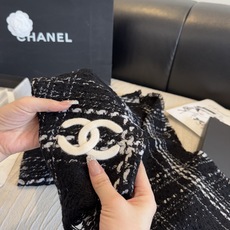 😘新款 搭配利器🆕🆕 香奈儿系列货 专供vip 产品 ♥顶级苏格兰进口绵羊毛 纹路织法使围巾赋有弹性且柔软亲肤 😘新款 搭配利器🆕🆕 香奈儿系列货 专供vip 产品 ♥顶级苏格兰进口绵羊毛 纹路织法使围巾赋有弹性且柔软亲肤