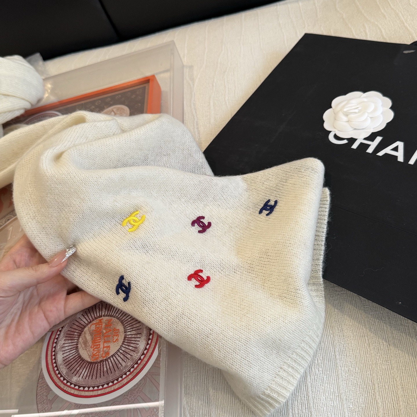 刺绣版 CHANEL羊绒长巾👏💙顶级原单正品旷世绝美【小香披肩】羊绒围巾，顶级高端货👼【绝对值得珍藏👍】👏香奈儿绝美百搭