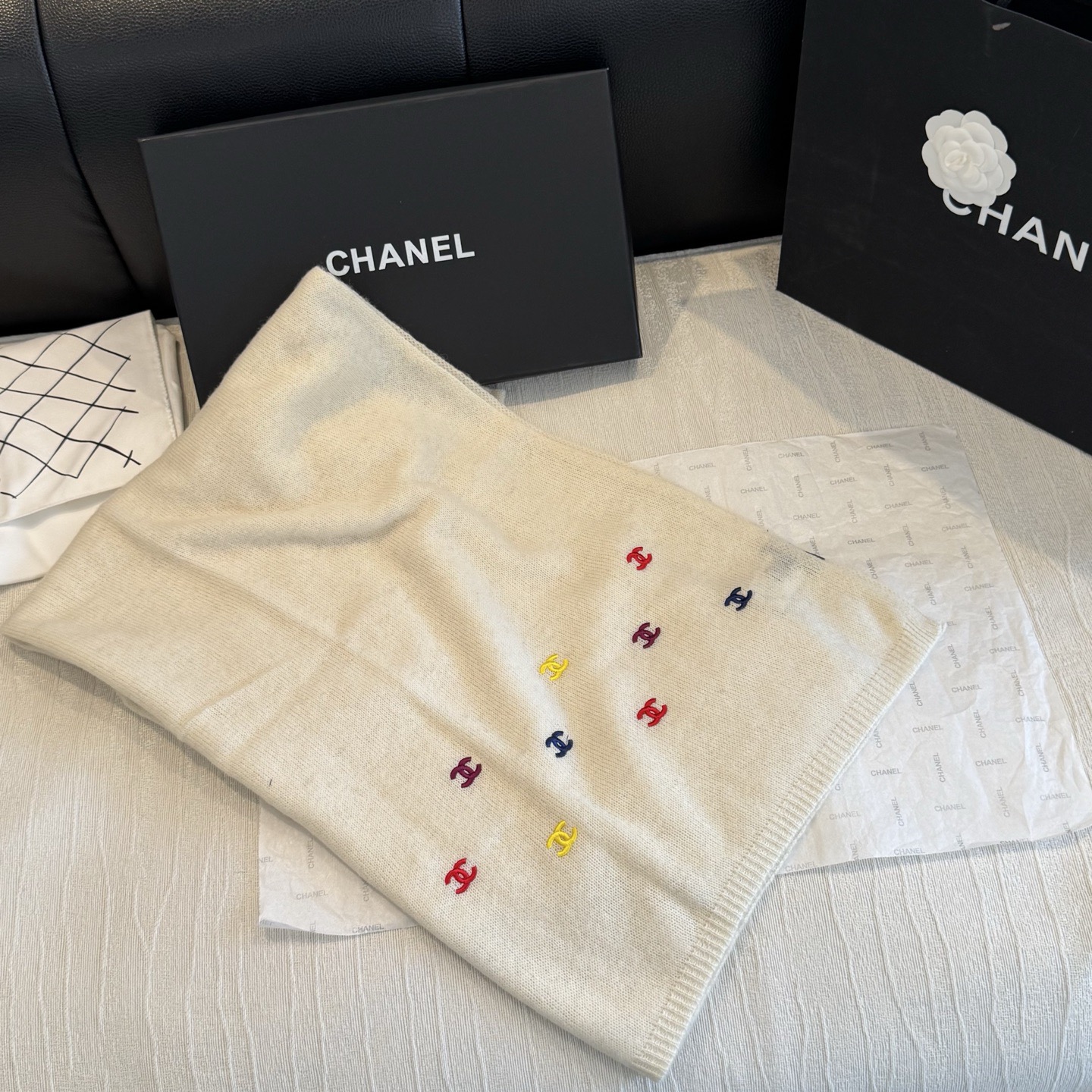 刺绣版 CHANEL羊绒长巾👏💙顶级原单正品旷世绝美【小香披肩】羊绒围巾，顶级高端货👼【绝对值得珍藏👍】👏香奈儿绝美百搭