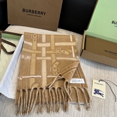 Burberry巴宝莉 围巾 .100%山羊绒 双面羊绒围巾,双面两用设计,一面装饰 Burberry 条纹、专属标识和 Burberry巴宝莉 围巾 .100%山羊绒 双面羊绒围巾,双面两用设计,一面装饰 Burberry 条纹、专属标识和