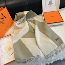 HERMFS【爱马仕】巴黎时装展双面羊绒围巾!采用蒙古高原细羊绒!手感满满地都是细腻的绒毛!这个价格绝对百分之百的实惠! HERMFS【爱马仕】巴黎时装展双面羊绒围巾!采用蒙古高原细羊绒!手感满满地都是细腻的绒毛!这个价格绝对百分之百的实惠!