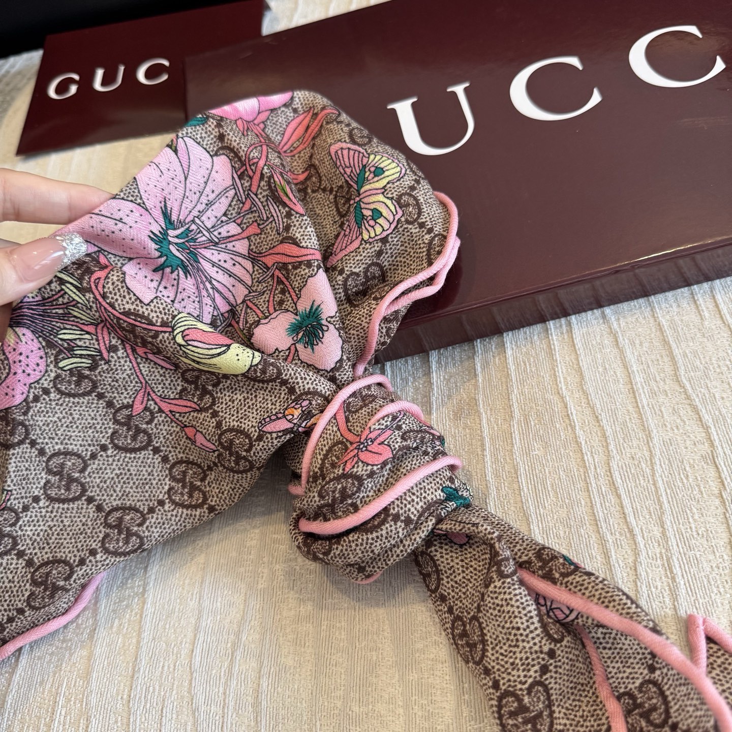 gucci丝毛棱形巾丝毛披肩 尺寸：40cm*135cm