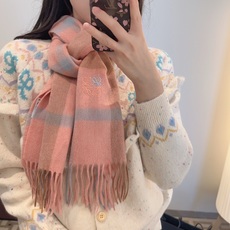 上新!Loewe · 罗意威️难得一见的温柔配色,低调又不失优雅❗️】重点推荐❗️双面配色,一条围巾两种风格搭配,高级舒 上新!Loewe · 罗意威️难得一见的温柔配色,低调又不失优雅❗️】重点推荐❗️双面配色,一条围巾两种风格搭配,高级舒