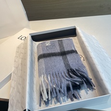 上新!Loewe · 罗意威️难得一见的温柔配色,低调又不失优雅❗️】重点推荐❗️双面配色,一条围巾两种风格搭配,高级舒 上新!Loewe · 罗意威️难得一见的温柔配色,低调又不失优雅❗️】重点推荐❗️双面配色,一条围巾两种风格搭配,高级舒